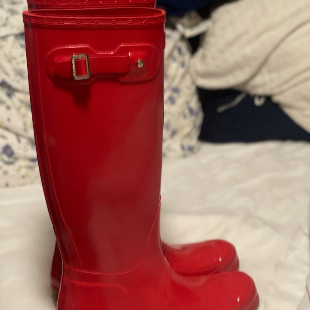 Brand new hunters. Worn 2x. Too big. They are a 10